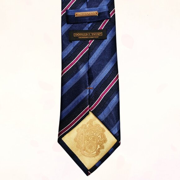 Donald J. Trump Signature Collection 100% Silk Blue Navy Blue Striped Neck Tie - Picture 4 of 10